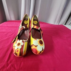Hot Chocolate Design Mary Jane Heel Shoes 1970s Mod Floral Print Sz 37 US SZ 7